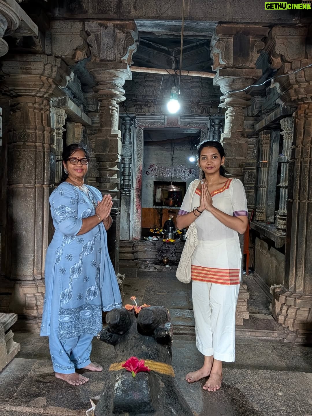 Meera Joshi - 3.8K Likes - Sanghmeshwar....
...
#sangmeshwar #kokan #meerajoshi #sangam #shivmandir