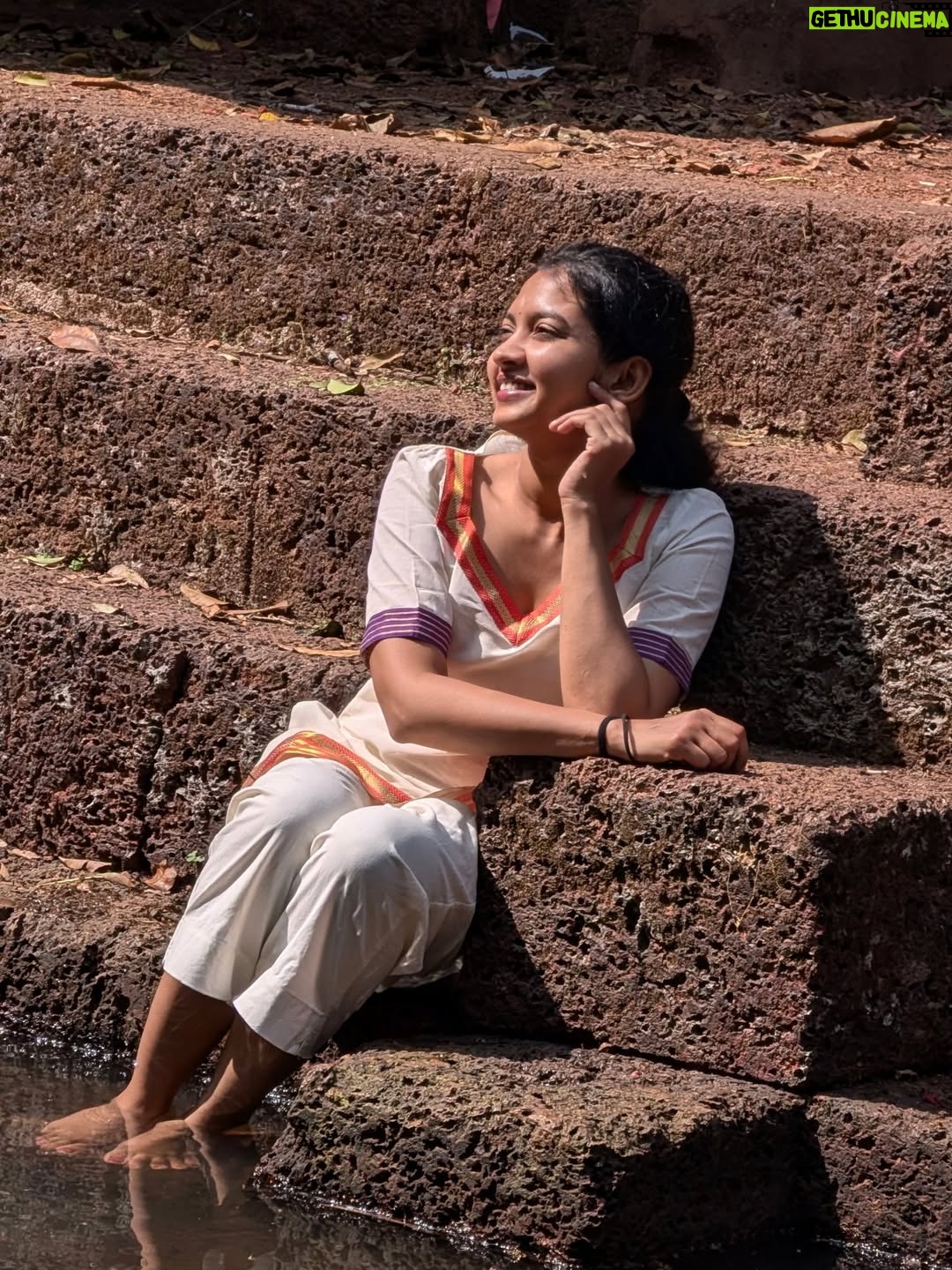 Meera Joshi - 3.8K Likes - Sanghmeshwar....
...
#sangmeshwar #kokan #meerajoshi #sangam #shivmandir