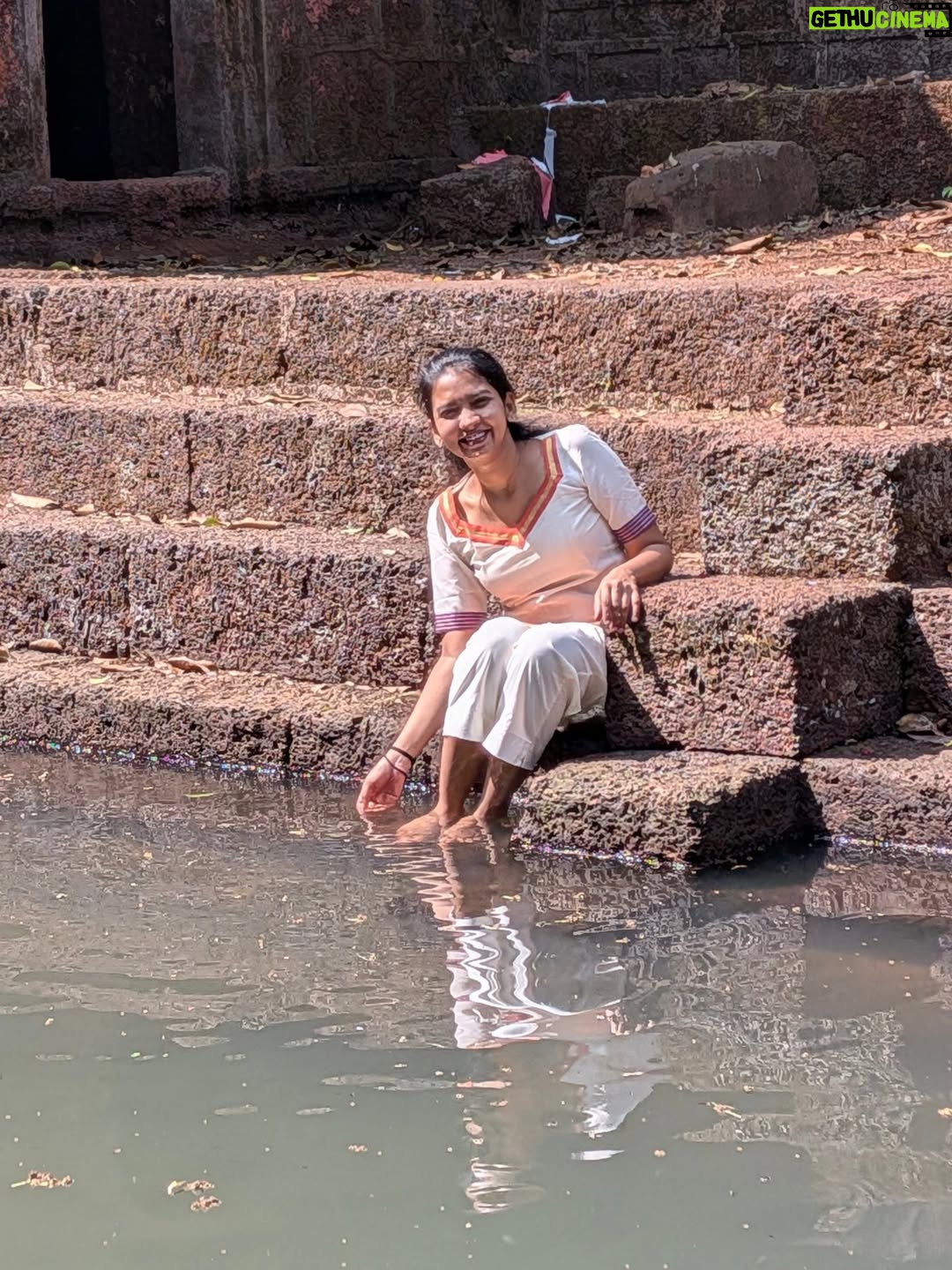 Meera Joshi - 3.8K Likes - Sanghmeshwar....
...
#sangmeshwar #kokan #meerajoshi #sangam #shivmandir