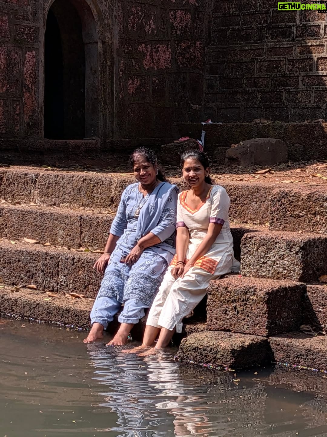 Meera Joshi - 3.8K Likes - Sanghmeshwar....
...
#sangmeshwar #kokan #meerajoshi #sangam #shivmandir