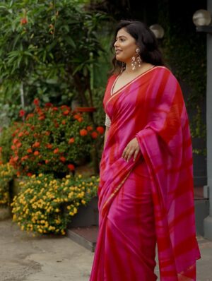 Megha Thomas Instagram - I said “let’s just try something”…
They said let’s accidentally make it iconic. 🤭🔥
Blessed with a glam squad disguised as friends.

Costume – @itssujithsudhakaran (mastermind → you made the whole look happen, and @conlang.clothing draped it like a dream)
MUA – @drapelikeathira (I could run around in a saree and still look pretty — all thanks to you)
Camera – @sahal_hameed (you capture magic even when we’re just having fun)

#kalamkaval #promotions
