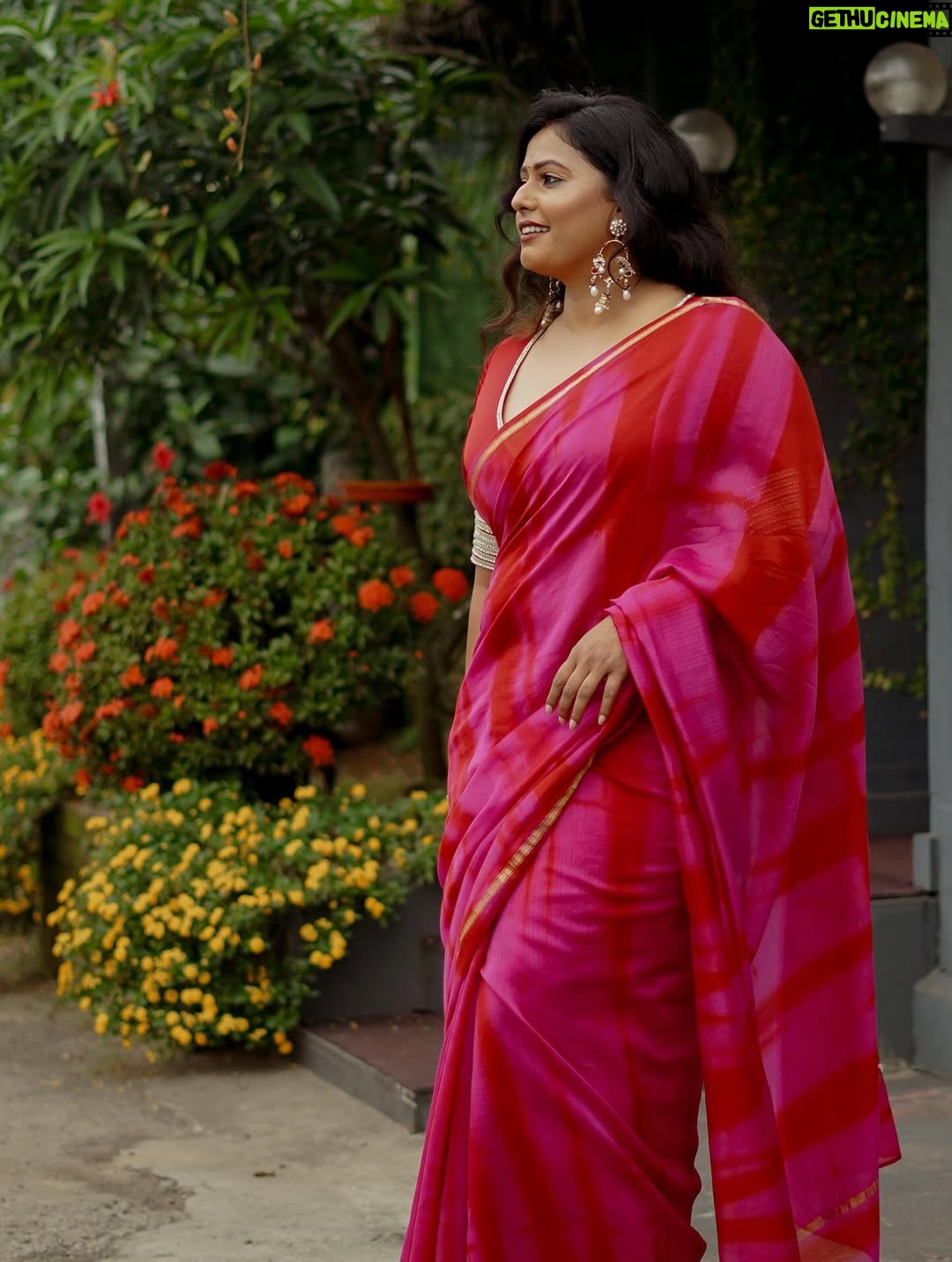 Megha Thomas - 8.5K Likes - I said “let’s just try something”…
They said let’s accidentally make it iconic. 🤭🔥
Blessed with a glam squad disguised as friends.

Costume – @itssujithsudhakaran (mastermind → you made the whole look happen, and @conlang.clothing draped it like a dream)
MUA – @drapelikeathira (I could run around in a saree and still look pretty — all thanks to you)
Camera – @sahal_hameed (you capture magic even when we’re just having fun)

#kalamkaval #promotions