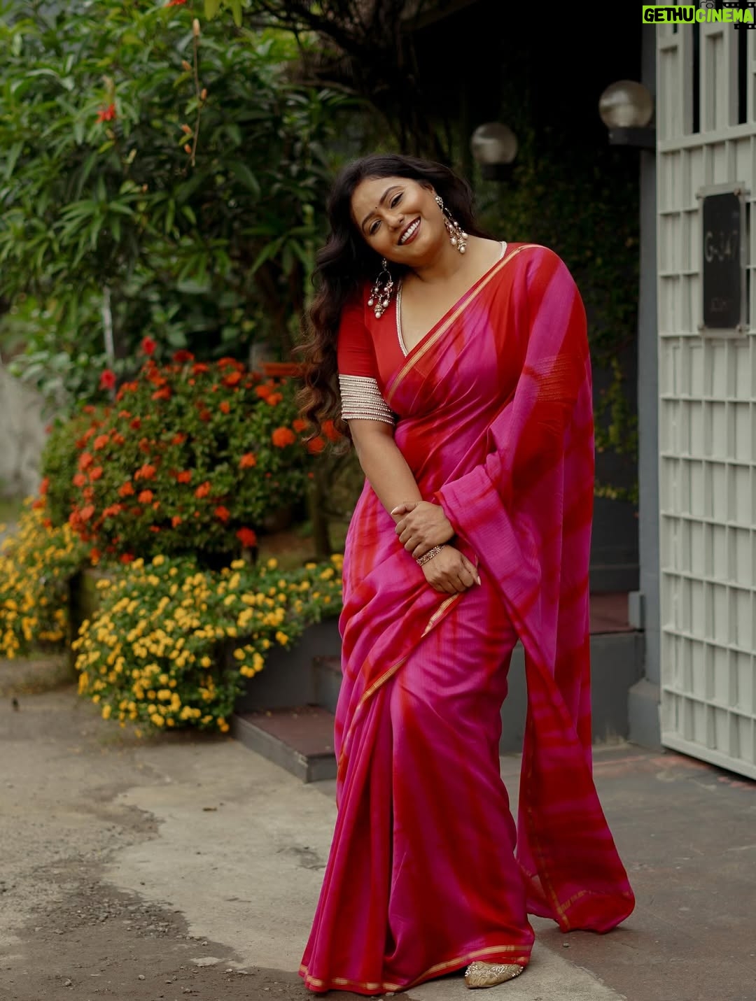 Megha Thomas - 8.5K Likes - I said “let’s just try something”…
They said let’s accidentally make it iconic. 🤭🔥
Blessed with a glam squad disguised as friends.

Costume – @itssujithsudhakaran (mastermind → you made the whole look happen, and @conlang.clothing draped it like a dream)
MUA – @drapelikeathira (I could run around in a saree and still look pretty — all thanks to you)
Camera – @sahal_hameed (you capture magic even when we’re just having fun)

#kalamkaval #promotions