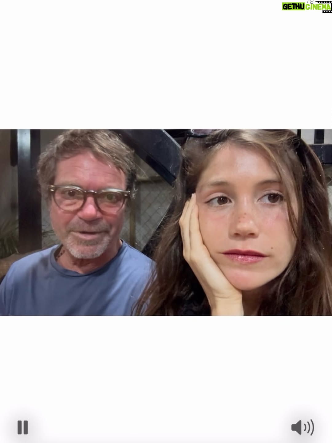 Miri Pérez-Cabrero - 8.5K Likes - Hemos llegado a Puerto Escondido!!!! Tras perder un vuelo y tener que recorrer varios aeropuertos mexicanos al final llegamos 😏💘 la flor que me compré en el mercadillo de artesanía no me la saco, no paramos de comer tacos y hemos encontrado el hotel más mono del mundo @mantrahotelboutique !!!! Adiós chaqueta hola bikini yuhuuu 😂👙💘🌺💖🌸🪷 el último vídeo.. simplemente olvidé de ponerlo en el post anterior y lo he añadido a este. Feliz domingo!!!!!!! #diary