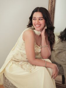 Actress Mirnalini Ravi HD Photos and Wallpapers January 2026
