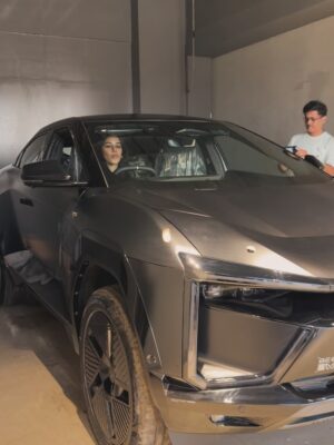 Mirnalini Ravi Instagram - Got my 🦇Man
#Batmobile 
#LimitedEdition

#grateful🧿