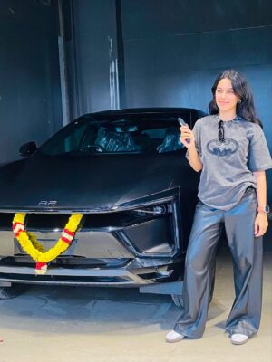 Mirnalini Ravi Instagram - Got my 🦇Man
#Batmobile 
#LimitedEdition

#grateful🧿