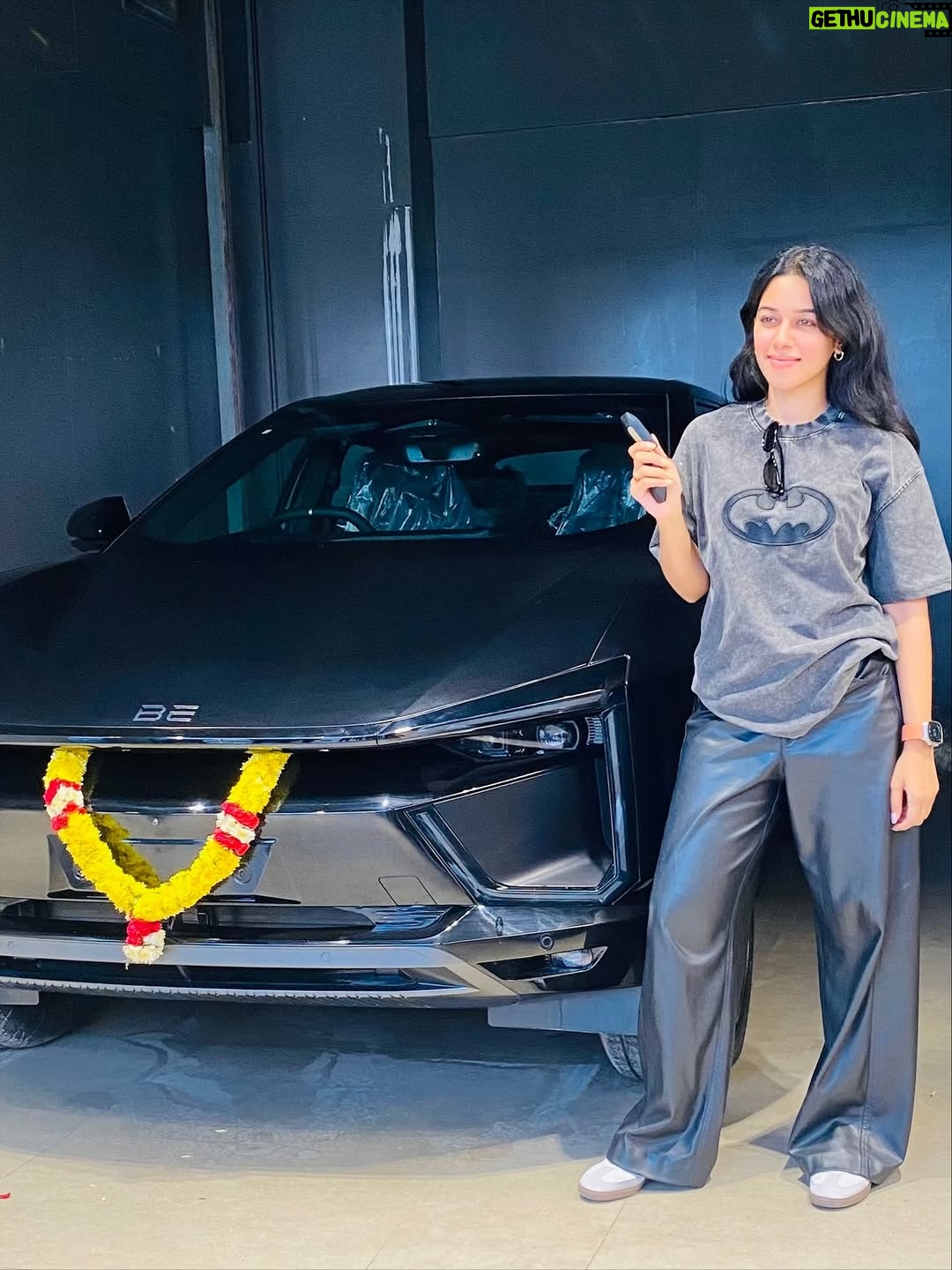 Mirnalini Ravi - 458.9K Likes - Got my 🦇Man
#Batmobile 
#LimitedEdition

#grateful🧿