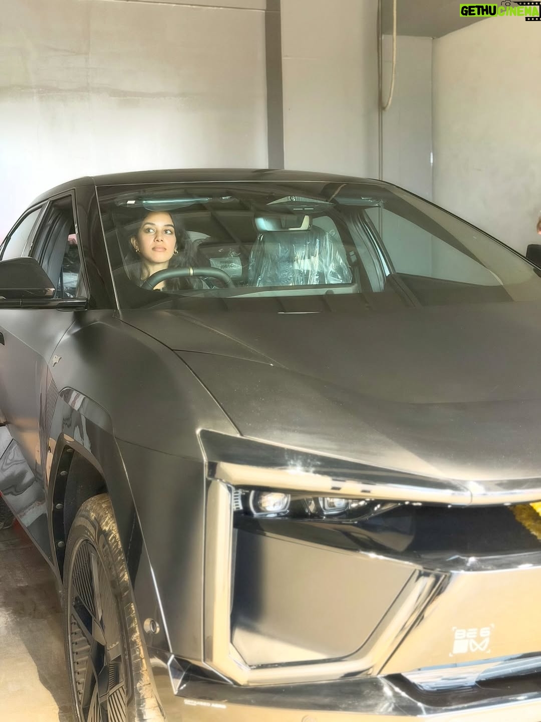 Mirnalini Ravi - 458.9K Likes - Got my 🦇Man
#Batmobile 
#LimitedEdition

#grateful🧿