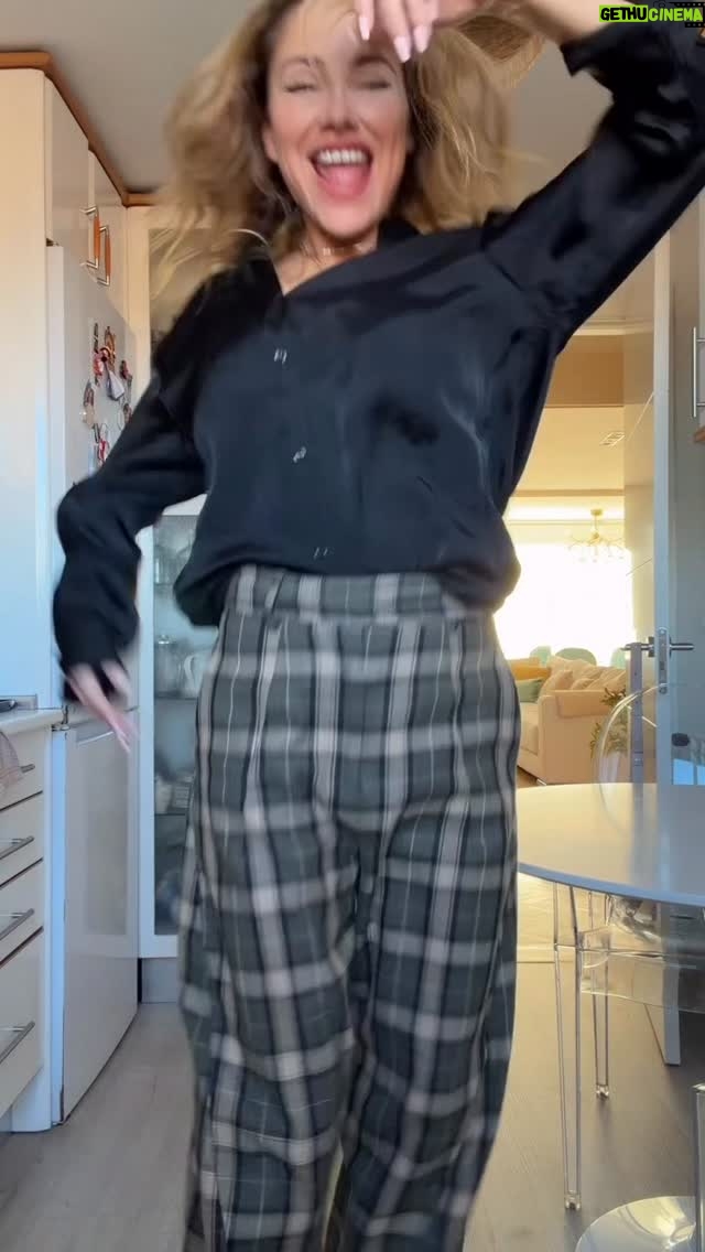 Mónica Hoyos - 1.5K Likes - Yo cuando me dicen que hoy es jueves y hay programa de @ghoficial 😂😂😂