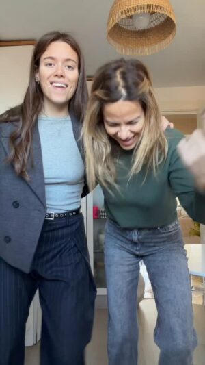 Mónica Hoyos Instagram - Bpmboncitos aquí mandándote un beso para este sábado con @lunalozanoo 💫 Disfruta de tu noche como sea que te guste, sin molestar a nadie, respetando su opinión y que respeten la tuya, pon límites…
Que nadie te diga cómo eres, solo tú lo sabes👈 Respeta tus principios, respeta tu personalidad!
Hay gente con la que no coincides pero eso es maravilloso porque significa que no tienes nada que ver con ellos, que también está bien🥰
Y si alguien no le gusta que se vaya bailando para que se vaya animao mamita 😂😂😘