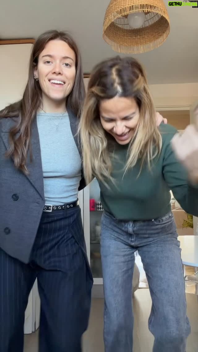 Mónica Hoyos - 1.8K Likes - Bpmboncitos aquí mandándote un beso para este sábado con @lunalozanoo 💫 Disfruta de tu noche como sea que te guste, sin molestar a nadie, respetando su opinión y que respeten la tuya, pon límites… 
Que nadie te diga cómo eres, solo tú lo sabes👈 Respeta tus principios, respeta tu personalidad! 
Hay gente con la que no coincides pero eso es maravilloso porque significa que no tienes nada que ver  con ellos, que también está bien🥰
Y si alguien no le gusta que se vaya bailando para que se vaya animao mamita 😂😂😘