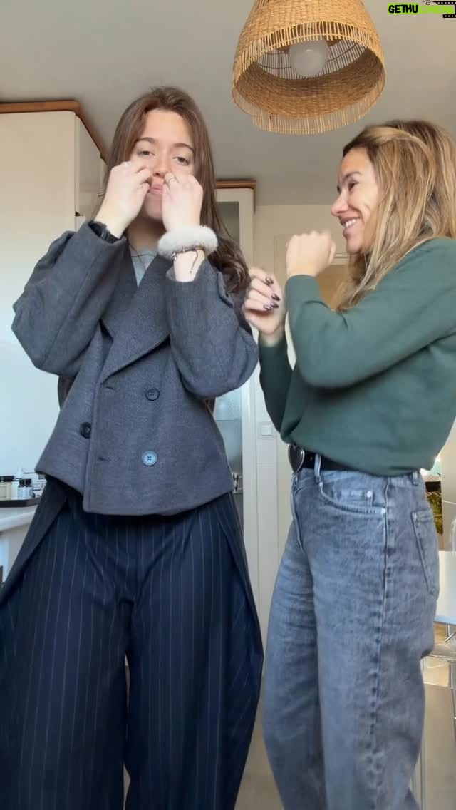 Mónica Hoyos - 5.2K Likes - Yo quieroooooo que me des un besito nada más 💛🥰 Bombones aquí @lunalozanoo y yo reportándonos 🤍