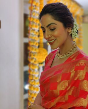 Monica Khanna Instagram - प्रेम, धैर्य,और करुणा से किया गया कर्म कभी व्यर्थ नहीं जाता।

हर हर महादेव 🔱 

#jaiguruji❤️