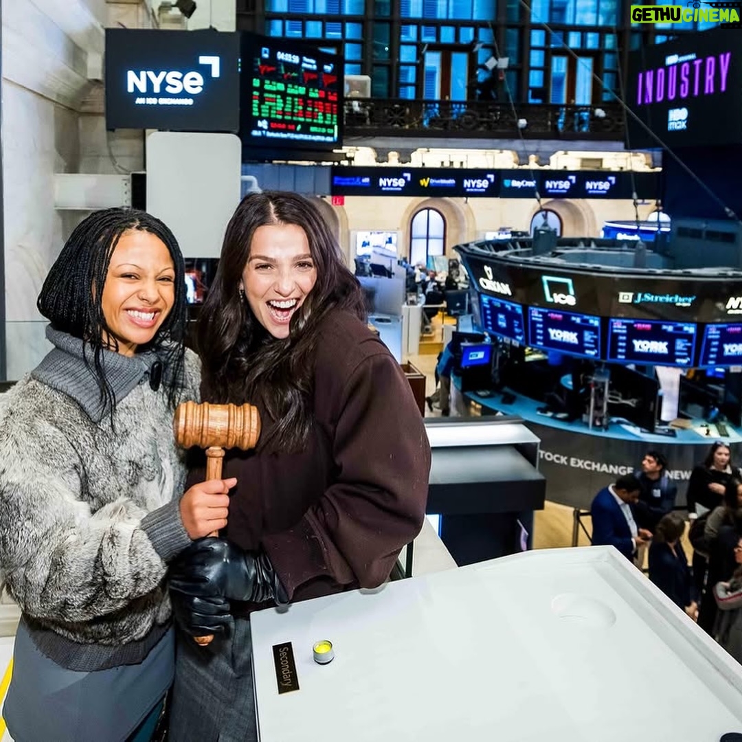 Myha'la - 24.6K Likes - Yall never seen a diva ring the bell? @nyse