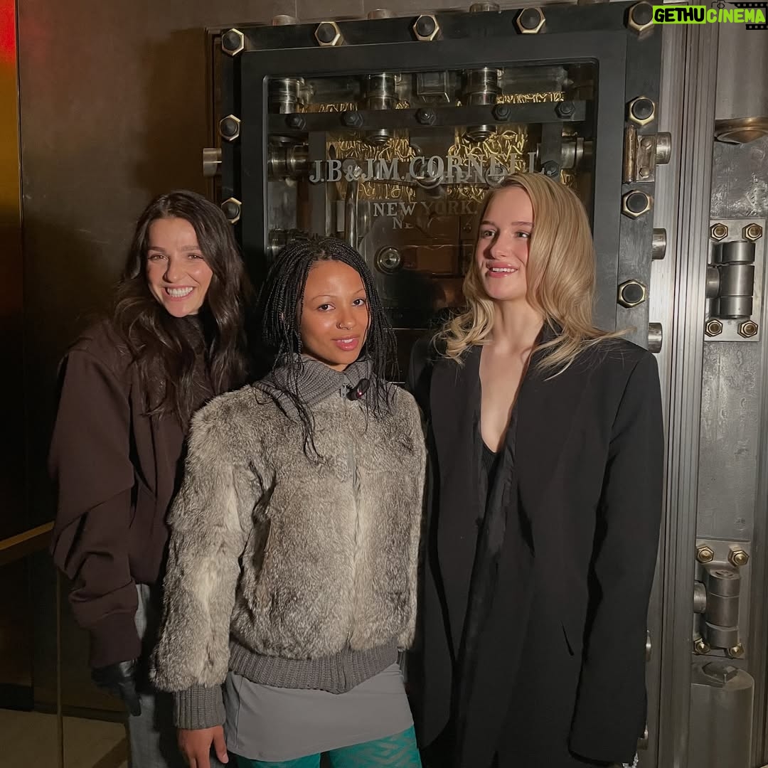 Myha'la - 24.6K Likes - Yall never seen a diva ring the bell? @nyse