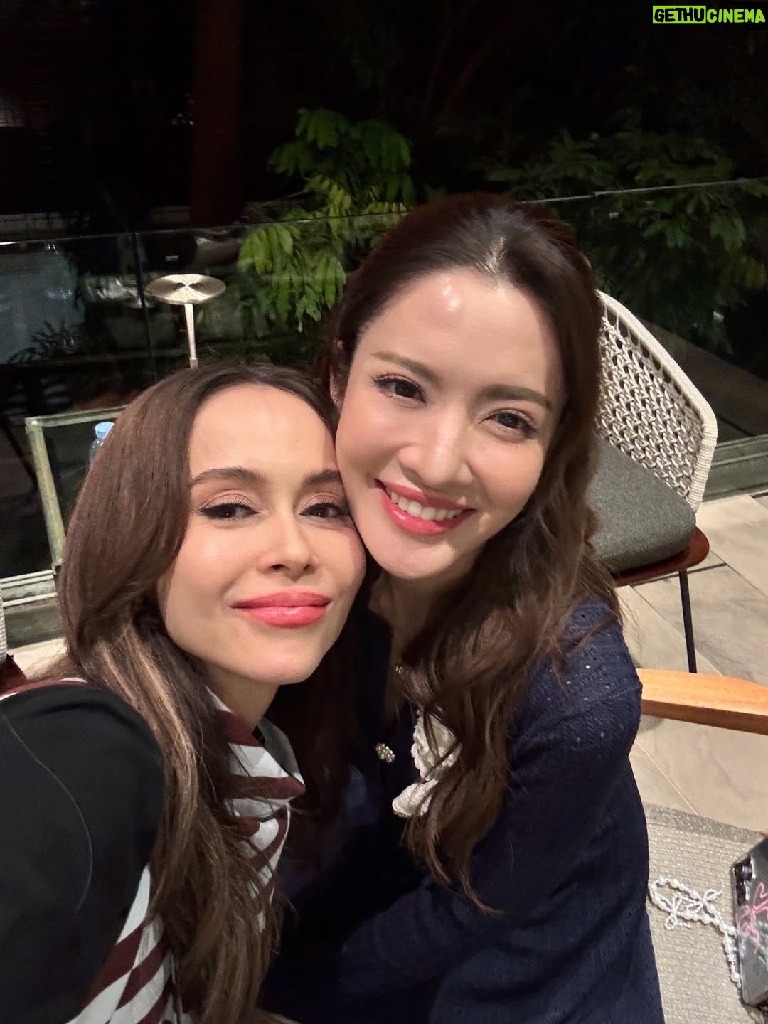 Myria Benedetti - 31.7K Likes - หัวอกหัวโนเดียวกัน🤭ปีที่แล้วบ้านพี่แป้ง @panglamsam ที่หัวหินอันตัวข้าใส่ sleeper shoe ลื่นล้มคำนับกับขอบเก้าอี้ ปีนี้หวยออกน้องสาวของพี่ @aff_taksaorn เอ็นดูน้องจำลองเหตุการณ์เบาๆสวยๆ 🫣 (ถ้าแตกแอนตาซินมอบให้3หมื่นบาท!!) แต่เรารอดจ่ะ😋🎊 น้องนน @nonkul พี่ทำตามที่บอกแล้วนะ ฝากดูแลน้องสาวพี่ด้วยน้าาา✨🤗