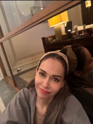 Myria Benedetti Instagram - หัวอกหัวโนเดียวกัน🤭ปีที่แล้วบ้านพี่แป้ง @panglamsam ที่หัวหินอันตัวข้าใส่ sleeper shoe ลื่นล้มคำนับกับขอบเก้าอี้ ปีนี้หวยออกน้องสาวของพี่ @aff_taksaorn เอ็นดูน้องจำลองเหตุการณ์เบาๆสวยๆ 🫣 (ถ้าแตกแอนตาซินมอบให้3หมื่นบาท!!) แต่เรารอดจ่ะ😋🎊 น้องนน @nonkul พี่ทำตามที่บอกแล้วนะ ฝากดูแลน้องสาวพี่ด้วยน้าาา✨🤗
