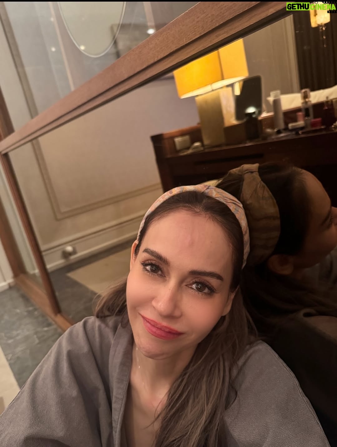 Myria Benedetti - 31.7K Likes - หัวอกหัวโนเดียวกัน🤭ปีที่แล้วบ้านพี่แป้ง @panglamsam ที่หัวหินอันตัวข้าใส่ sleeper shoe ลื่นล้มคำนับกับขอบเก้าอี้ ปีนี้หวยออกน้องสาวของพี่ @aff_taksaorn เอ็นดูน้องจำลองเหตุการณ์เบาๆสวยๆ 🫣 (ถ้าแตกแอนตาซินมอบให้3หมื่นบาท!!) แต่เรารอดจ่ะ😋🎊 น้องนน @nonkul พี่ทำตามที่บอกแล้วนะ ฝากดูแลน้องสาวพี่ด้วยน้าาา✨🤗