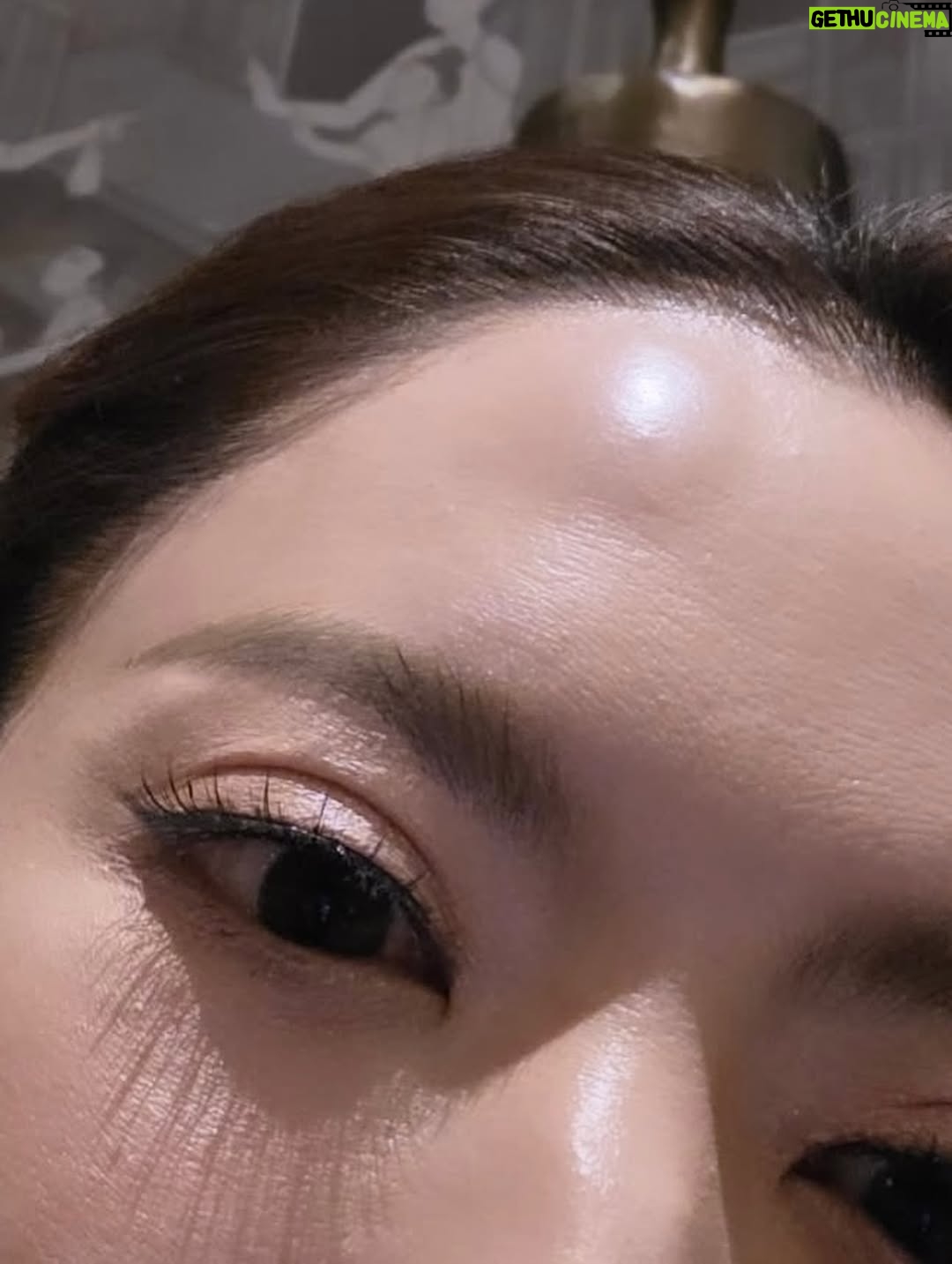 Myria Benedetti - 31.7K Likes - หัวอกหัวโนเดียวกัน🤭ปีที่แล้วบ้านพี่แป้ง @panglamsam ที่หัวหินอันตัวข้าใส่ sleeper shoe ลื่นล้มคำนับกับขอบเก้าอี้ ปีนี้หวยออกน้องสาวของพี่ @aff_taksaorn เอ็นดูน้องจำลองเหตุการณ์เบาๆสวยๆ 🫣 (ถ้าแตกแอนตาซินมอบให้3หมื่นบาท!!) แต่เรารอดจ่ะ😋🎊 น้องนน @nonkul พี่ทำตามที่บอกแล้วนะ ฝากดูแลน้องสาวพี่ด้วยน้าาา✨🤗