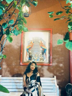 NAKSHATRA TRINAYANI Instagram - Six yards of pure grace.

@nakshatratrinayani 
#nakshatra #saree #black #love #pictureoftheday #photooftheday #style #instagood #art #photography #me