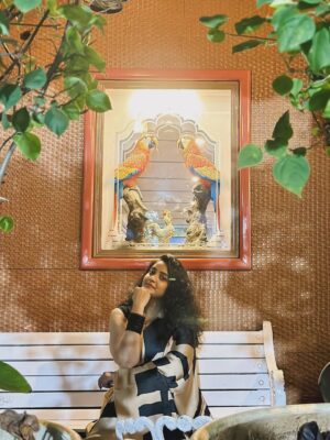 NAKSHATRA TRINAYANI Instagram - Six yards of pure grace.

@nakshatratrinayani 
#nakshatra #saree #black #love #pictureoftheday #photooftheday #style #instagood #art #photography #me