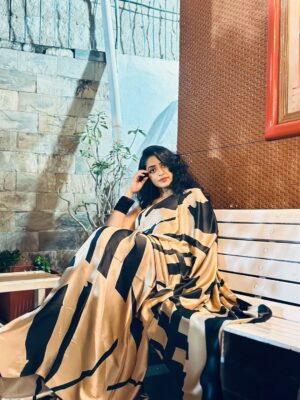 NAKSHATRA TRINAYANI Instagram - Six yards of pure grace.

@nakshatratrinayani 
#nakshatra #saree #black #love #pictureoftheday #photooftheday #style #instagood #art #photography #me