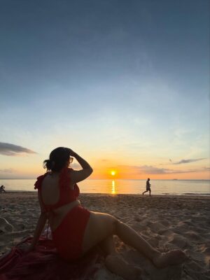 Nabanita Das Instagram - Lost in the sunset….🧡🌄

#sunset #kohlanta