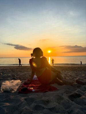 Nabanita Das Instagram - Lost in the sunset….🧡🌄

#sunset #kohlanta