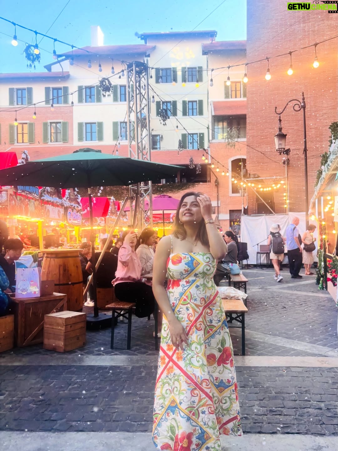 Nabanita Das - 9.2K Likes - All is calm, all is bright…🌟🎄

#chiangmai #thailand🇹🇭 #merrychristmas