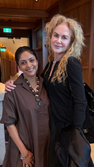 Nadhiya Instagram - Fangirl moment! Ran into Nicole Kidman, one of my favourite actresses in Australia (an Australian herself)!! Incredibly warm and gracious, such a treat. Despite being so tall, she even offered to bend down to match my height - a good 6 inch difference 🤣🤣

#2026 #newyear #actress #nicolekidman