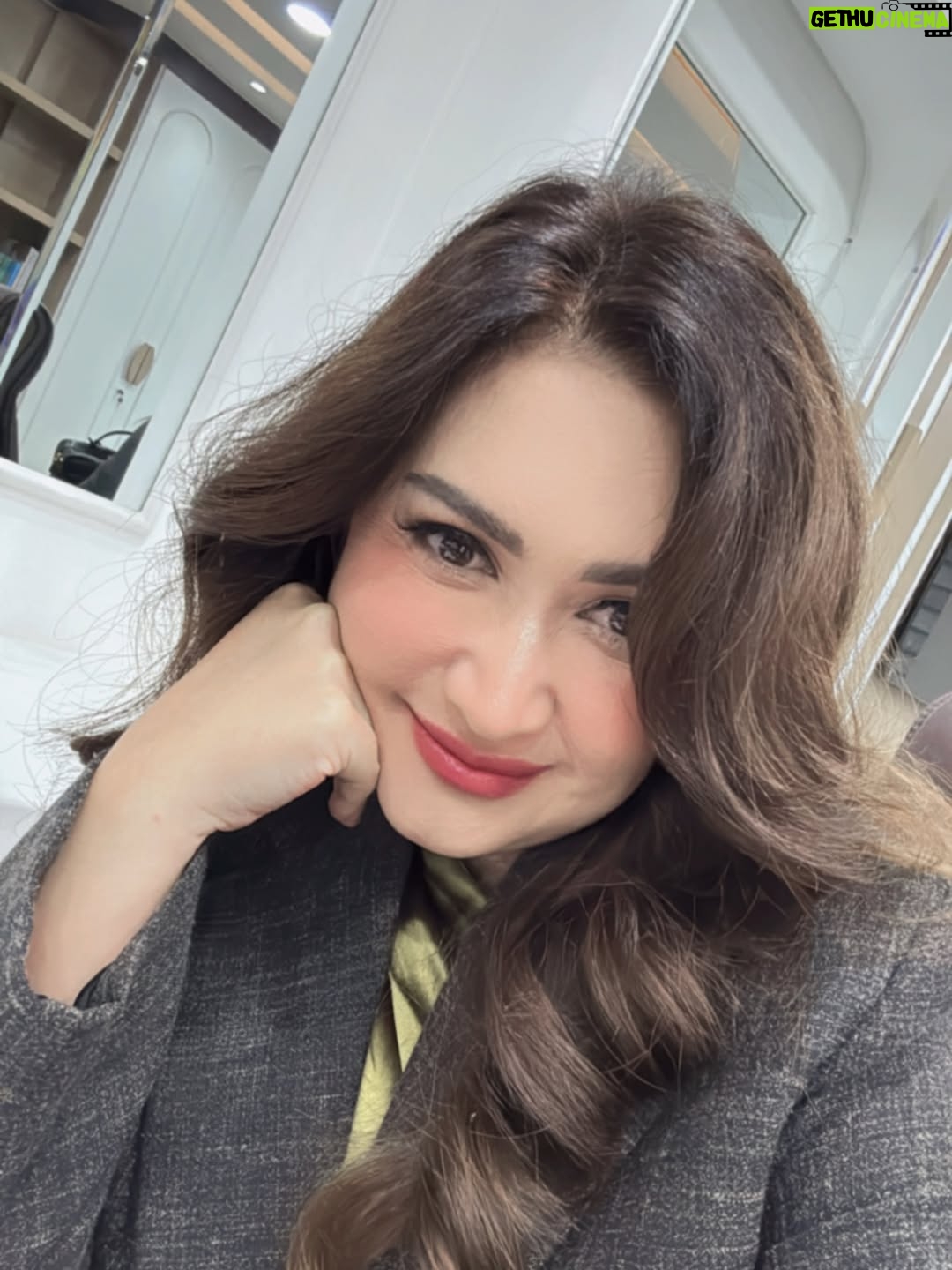 Nafa Urbach - 18.2K Likes - Selamat siang semuanya ❤️
