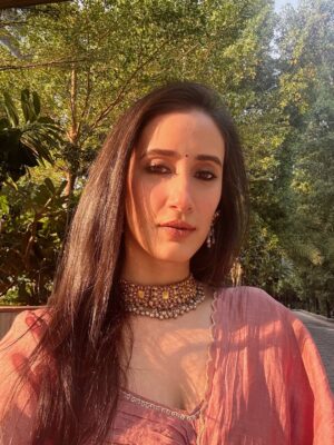Namita Dubey Instagram - Still reeling from the most pious wedding of my closest friends 🤍🦢🤍
@sukkarannvats @himaadrri029 

Outfit gifted by @_ira_india 💌