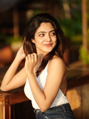 Nandana Varma Instagram - Found this in my camera roll way too late 🙂
📸 : @athul_shajiii