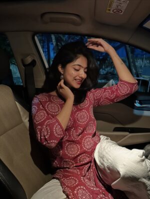 Nandana Varma Instagram - ‘Thumbipenney’ kinda day ❤️✨
