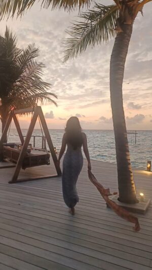 Natasha Suri Instagram - Gorgeous sunsets in Maldives..🩵💙
@jawakaramaldives