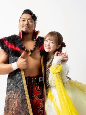 Natsumi Takagi Instagram - 改めまして、わたくしごとではありますが、このたび新日本プロレスの鷹木信悟選手と結婚いたしました事をご報告させていただきます💍
たくさんの温かいメッセージ心から感謝致します🥲
応援してくださっている皆さま、お世話になっている皆さまのおかげで今の私がいます。
これからも初心と感謝の気持ちを忘れず、
プロレスラーとして夢を届けられる存在でいられるよう、より一層精進してまいります!
いつでもまっすぐしか進めない不器用で猪突猛進な私ですが、そんな私を大きく受け止めてくれる素敵なタッグパートナーに出会えました。
これまで私たちを応援してくださっていた皆さまに、応援してきて良かったと思ってもらえるような、そして誇りに思えるような素敵な夫婦を目指します。
これからも温かく見守っていただけると幸いです💛
元気ハツラツな強い女性になるぞー!
これからもよろしくねっ👌
なつぽい