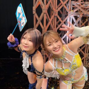 Natsumi Takagi Instagram - 年末最後もサオリと一緒でした💛💙
くりぃむしちゅーの有田さんと上田さんとは今年何度もお仕事をさせていただきました!
お仕事をご一緒にさせていただくたびにたくさんの学びがあって、なにもできない私に優しく色々教えて下さりました。
おかげでTVのお仕事もほんとに楽しくやらせていただきました!
くりぃむナンタラに出させていただいたおかげで、プロレスにも詳しくなれて、プロレスがより好きにもなりました!
あと学生の時にもできなかった勉強にも挑戦できました😂
また来年も出られたらいいなぁ💛
そして、1.4で引退される棚橋社長。
優しくて暖かくて、でも天然で面白い社長。
1.4無事引退を迎えられますように。
そして初めましての松井珠理奈さん。
テレビではみていたけどほんとにお綺麗で可愛くて、プロレスが大好きでいてくれる事がとても嬉しいです💛
そして5.31やしゃべくり007でもたくさんお世話になった、大好きな福田さんこと福ぽい👌
福田さんがいるってわかると嬉しくてテンションあがっちゃう!!!
たくさんお写真も撮っていただきました💛
素敵な出会いに、感謝です!!!!
#くりぃむナンタラ #なつぽい #natsupoi