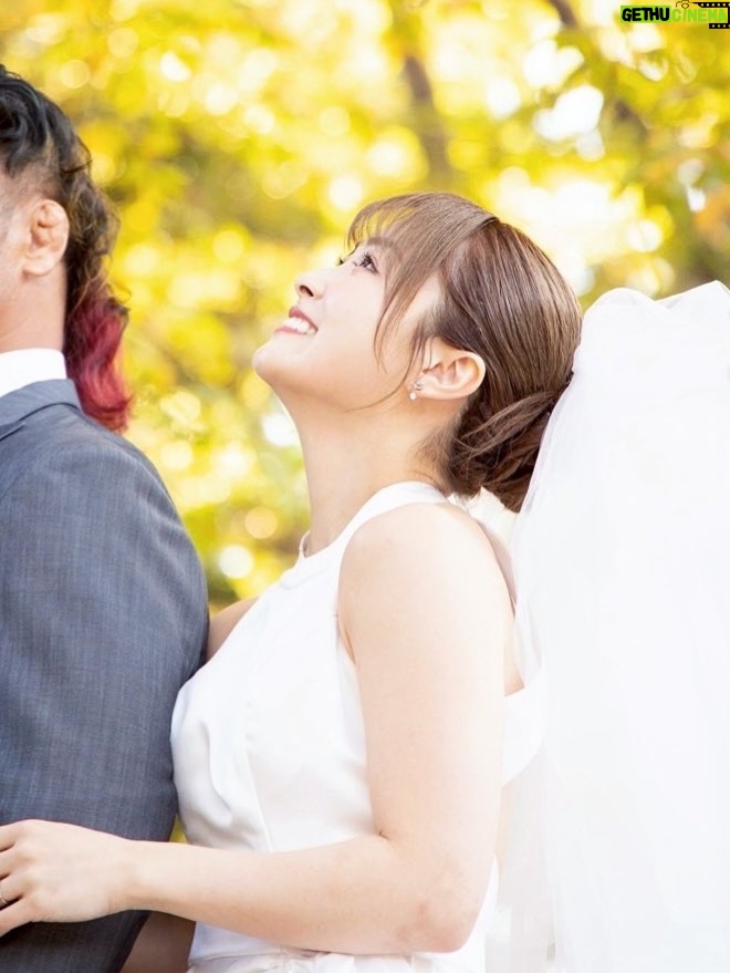 Natsumi Takagi - 45.4K Likes - 改めまして、わたくしごとではありますが、このたび新日本プロレスの鷹木信悟選手と結婚いたしました事をご報告させていただきます💍

たくさんの温かいメッセージ心から感謝致します🥲

応援してくださっている皆さま、お世話になっている皆さまのおかげで今の私がいます。
これからも初心と感謝の気持ちを忘れず、
プロレスラーとして夢を届けられる存在でいられるよう、より一層精進してまいります！

いつでもまっすぐしか進めない不器用で猪突猛進な私ですが、そんな私を大きく受け止めてくれる素敵なタッグパートナーに出会えました。

これまで私たちを応援してくださっていた皆さまに、応援してきて良かったと思ってもらえるような、そして誇りに思えるような素敵な夫婦を目指します。

これからも温かく見守っていただけると幸いです💛

元気ハツラツな強い女性になるぞー！
これからもよろしくねっ👌

なつぽい