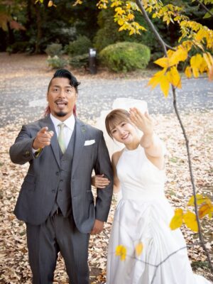Natsumi Takagi Instagram - 改めまして、わたくしごとではありますが、このたび新日本プロレスの鷹木信悟選手と結婚いたしました事をご報告させていただきます💍
たくさんの温かいメッセージ心から感謝致します🥲
応援してくださっている皆さま、お世話になっている皆さまのおかげで今の私がいます。
これからも初心と感謝の気持ちを忘れず、
プロレスラーとして夢を届けられる存在でいられるよう、より一層精進してまいります!
いつでもまっすぐしか進めない不器用で猪突猛進な私ですが、そんな私を大きく受け止めてくれる素敵なタッグパートナーに出会えました。
これまで私たちを応援してくださっていた皆さまに、応援してきて良かったと思ってもらえるような、そして誇りに思えるような素敵な夫婦を目指します。
これからも温かく見守っていただけると幸いです💛
元気ハツラツな強い女性になるぞー!
これからもよろしくねっ👌
なつぽい