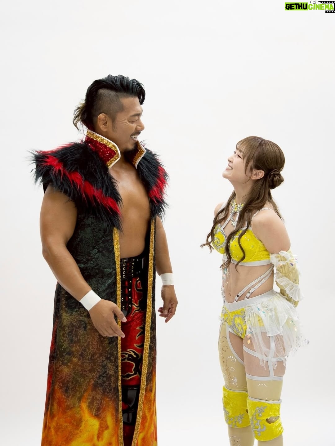 Natsumi Takagi - 45.4K Likes - 改めまして、わたくしごとではありますが、このたび新日本プロレスの鷹木信悟選手と結婚いたしました事をご報告させていただきます💍

たくさんの温かいメッセージ心から感謝致します🥲

応援してくださっている皆さま、お世話になっている皆さまのおかげで今の私がいます。
これからも初心と感謝の気持ちを忘れず、
プロレスラーとして夢を届けられる存在でいられるよう、より一層精進してまいります！

いつでもまっすぐしか進めない不器用で猪突猛進な私ですが、そんな私を大きく受け止めてくれる素敵なタッグパートナーに出会えました。

これまで私たちを応援してくださっていた皆さまに、応援してきて良かったと思ってもらえるような、そして誇りに思えるような素敵な夫婦を目指します。

これからも温かく見守っていただけると幸いです💛

元気ハツラツな強い女性になるぞー！
これからもよろしくねっ👌

なつぽい