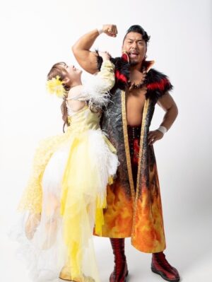 Natsumi Takagi Instagram - 改めまして、わたくしごとではありますが、このたび新日本プロレスの鷹木信悟選手と結婚いたしました事をご報告させていただきます💍
たくさんの温かいメッセージ心から感謝致します🥲
応援してくださっている皆さま、お世話になっている皆さまのおかげで今の私がいます。
これからも初心と感謝の気持ちを忘れず、
プロレスラーとして夢を届けられる存在でいられるよう、より一層精進してまいります!
いつでもまっすぐしか進めない不器用で猪突猛進な私ですが、そんな私を大きく受け止めてくれる素敵なタッグパートナーに出会えました。
これまで私たちを応援してくださっていた皆さまに、応援してきて良かったと思ってもらえるような、そして誇りに思えるような素敵な夫婦を目指します。
これからも温かく見守っていただけると幸いです💛
元気ハツラツな強い女性になるぞー!
これからもよろしくねっ👌
なつぽい
