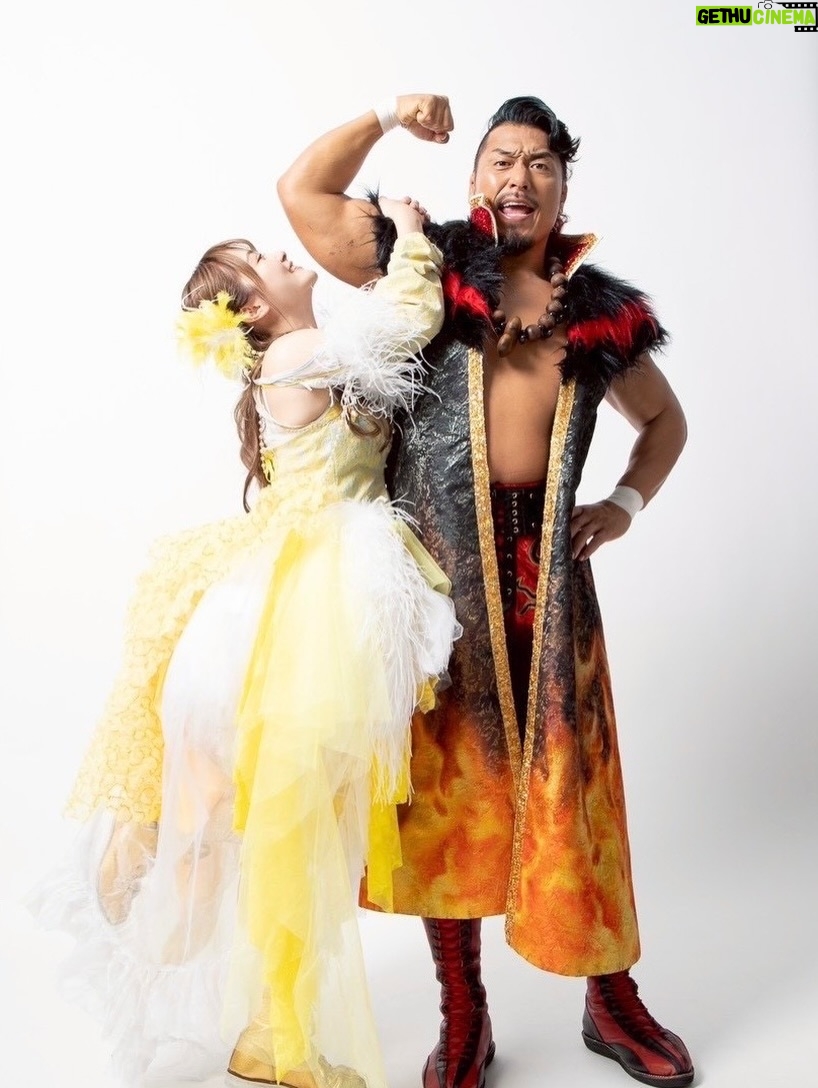 Natsumi Takagi - 45.4K Likes - 改めまして、わたくしごとではありますが、このたび新日本プロレスの鷹木信悟選手と結婚いたしました事をご報告させていただきます💍

たくさんの温かいメッセージ心から感謝致します🥲

応援してくださっている皆さま、お世話になっている皆さまのおかげで今の私がいます。
これからも初心と感謝の気持ちを忘れず、
プロレスラーとして夢を届けられる存在でいられるよう、より一層精進してまいります！

いつでもまっすぐしか進めない不器用で猪突猛進な私ですが、そんな私を大きく受け止めてくれる素敵なタッグパートナーに出会えました。

これまで私たちを応援してくださっていた皆さまに、応援してきて良かったと思ってもらえるような、そして誇りに思えるような素敵な夫婦を目指します。

これからも温かく見守っていただけると幸いです💛

元気ハツラツな強い女性になるぞー！
これからもよろしくねっ👌

なつぽい