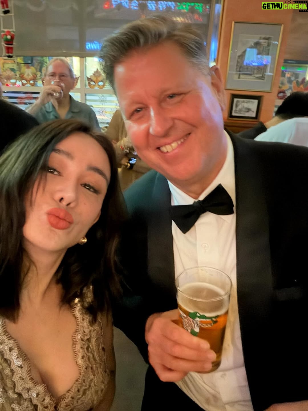 Nicole Theriault - 640 Likes - family and friends attended Frank’s big night’ turning sixty!!!
🌞🌹⭐️🪐💫