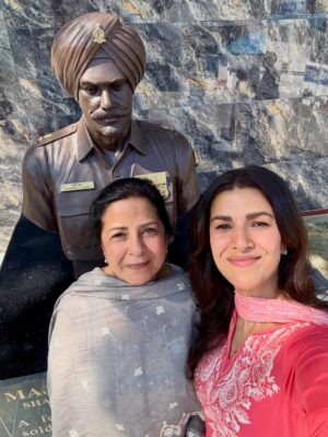 Nimrat Kaur Instagram - It’s been 32 years since Papa left us in service of the nation. A self made son of the soil, a peerless husband and father, and beyond everything, a lion-heart soldier who feared nothing, not even death we were told, in his final moments. Forever grateful to the Indian Army and the administration to have immortalised Papa’s name on the soil he was born in Ganganagar and where he breathed his last in Kashmir valley. His sacrifice, courage, values and grit live on in the memories of his brother soldiers and us all…
Remembering Papa more today than every other day and praying for every soldier who’s lost their lives in action…
Honoured to always be known as Major Bhupender’s daughter.