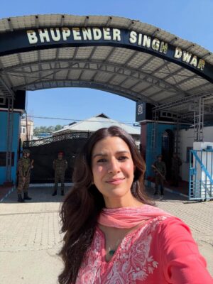Nimrat Kaur Instagram - It’s been 32 years since Papa left us in service of the nation. A self made son of the soil, a peerless husband and father, and beyond everything, a lion-heart soldier who feared nothing, not even death we were told, in his final moments. Forever grateful to the Indian Army and the administration to have immortalised Papa’s name on the soil he was born in Ganganagar and where he breathed his last in Kashmir valley. His sacrifice, courage, values and grit live on in the memories of his brother soldiers and us all…
Remembering Papa more today than every other day and praying for every soldier who’s lost their lives in action…
Honoured to always be known as Major Bhupender’s daughter.