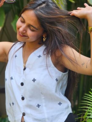 Nisha Ravikrishnan Instagram - ಹೇಳಲಾಗದು!! 🤫🫣
Pc : sakhi 😘 @anvithasagar

📍@edenembercastle

#nimmanisharkn