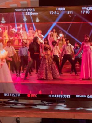 Nishvika Naidu Instagram - Thank youuuu for alll the love you guys have showered upon me and our song , am always grateful for alll your love ♥️
Thank you @kichchasudeepa sir for making these 3 days one of the nicest shoot experience- missing the date’s cake :’( and our conversations 🌸 looking forward to doing more work with you sir 🤗
#mark #kiccha #kicchasudeepa #nishvikanaidu