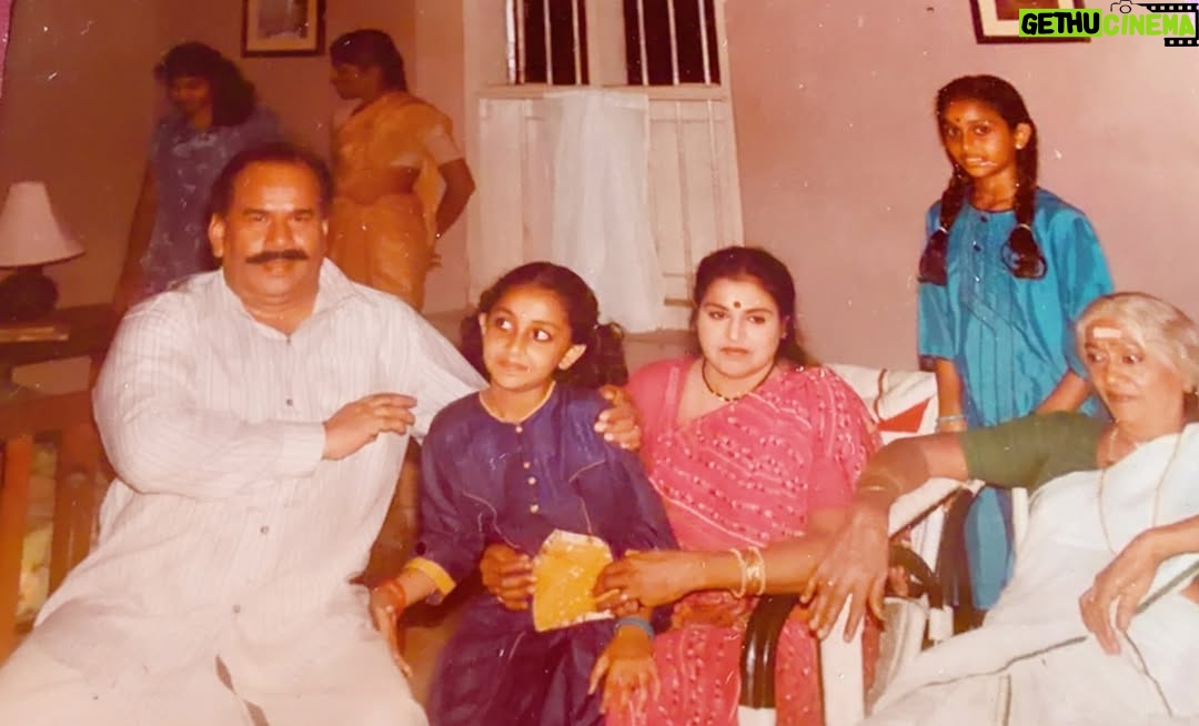 Nithya Das - 46K Likes - ഗോഡ് ഫാദർ എന്ന മൂവി ഷൂട്ട് കാണാൻ പോയപ്പോ എടുത്ത പിക്ചർ ആണുട്ടോ.😇