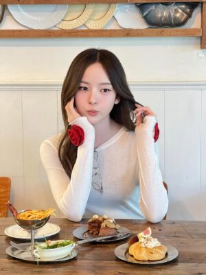 Nuttanicha Dungwattanawanich Instagram - หิวจะบู้

#paloystudio @paloystudio